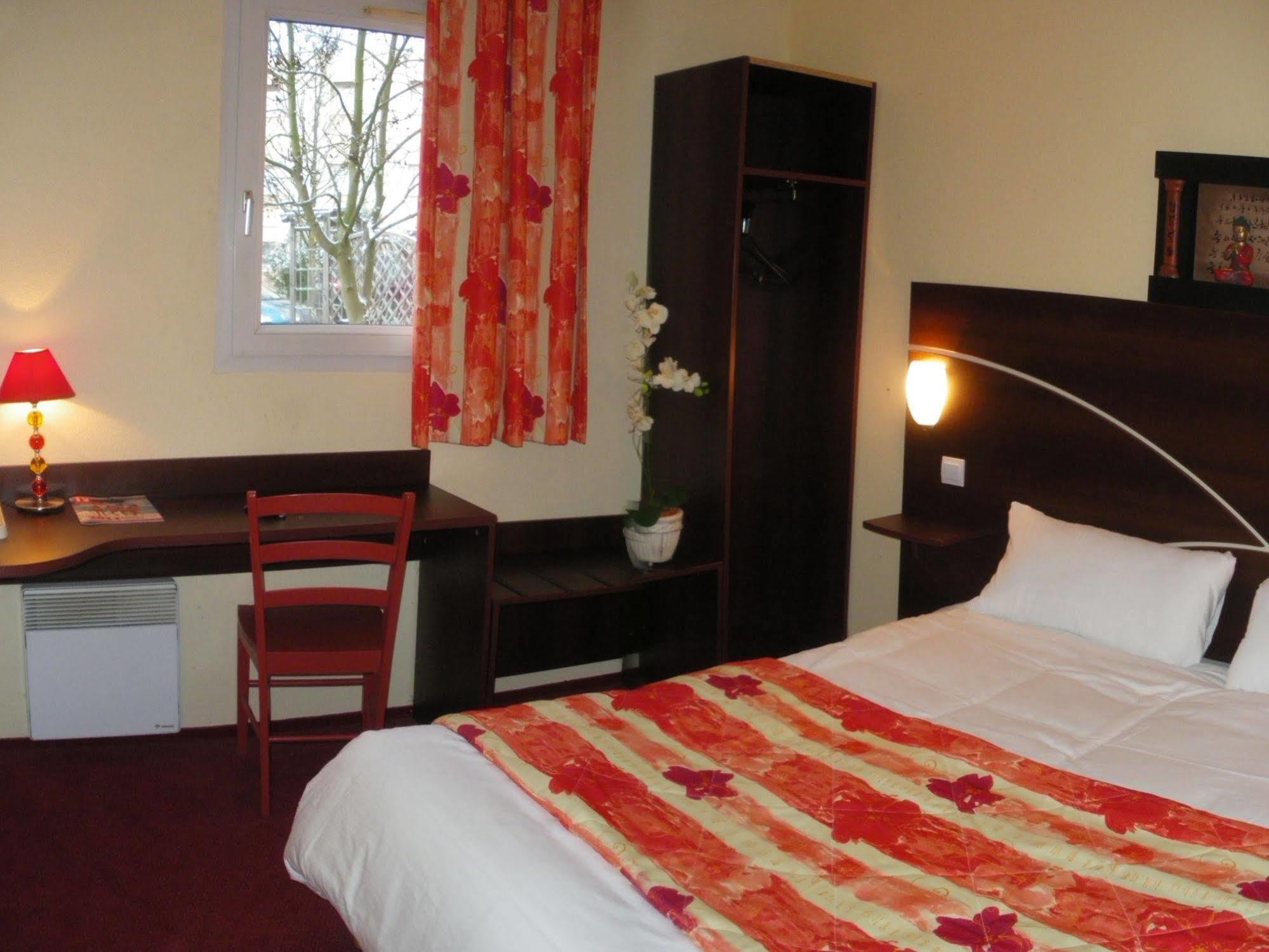 Comfort Hotel Poissy Technoparc Екстер'єр фото