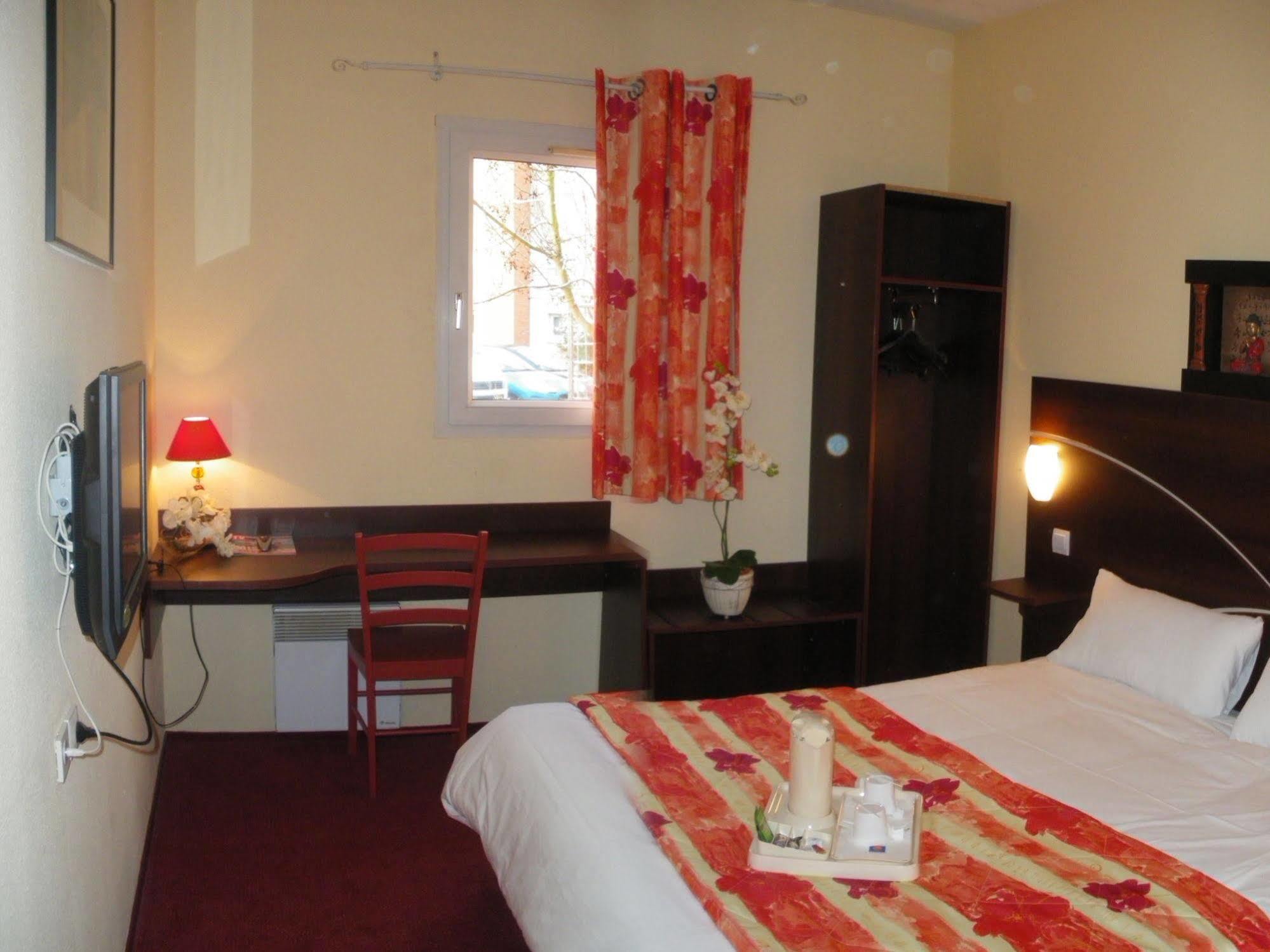 Comfort Hotel Poissy Technoparc Екстер'єр фото